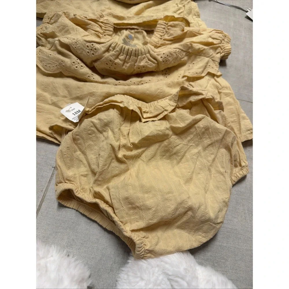 Girls' 2pc Eyelet Seersucker Set by Cloud Island 18 months, 3 Pieces Bonus Shirt